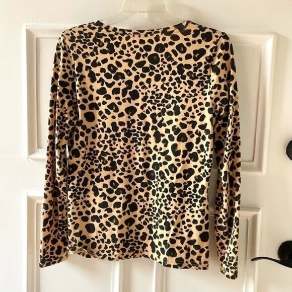 Liz Claiborne Womens size M Leopard Print Top V-Neck Long Sleeved Shirt Cotton - Picture 3 of 9